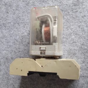 Kuhnke relais, spoelspanning 220 Volt AC