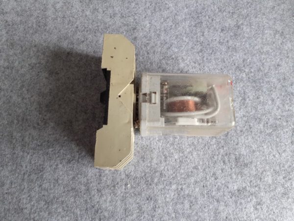 Kuhnke relais, spoelspanning 220 Volt AC - Afbeelding 2