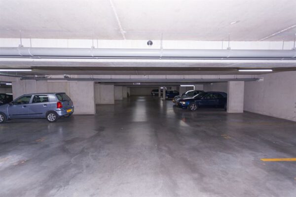 Te Huur: Parkeerplaats in Uden